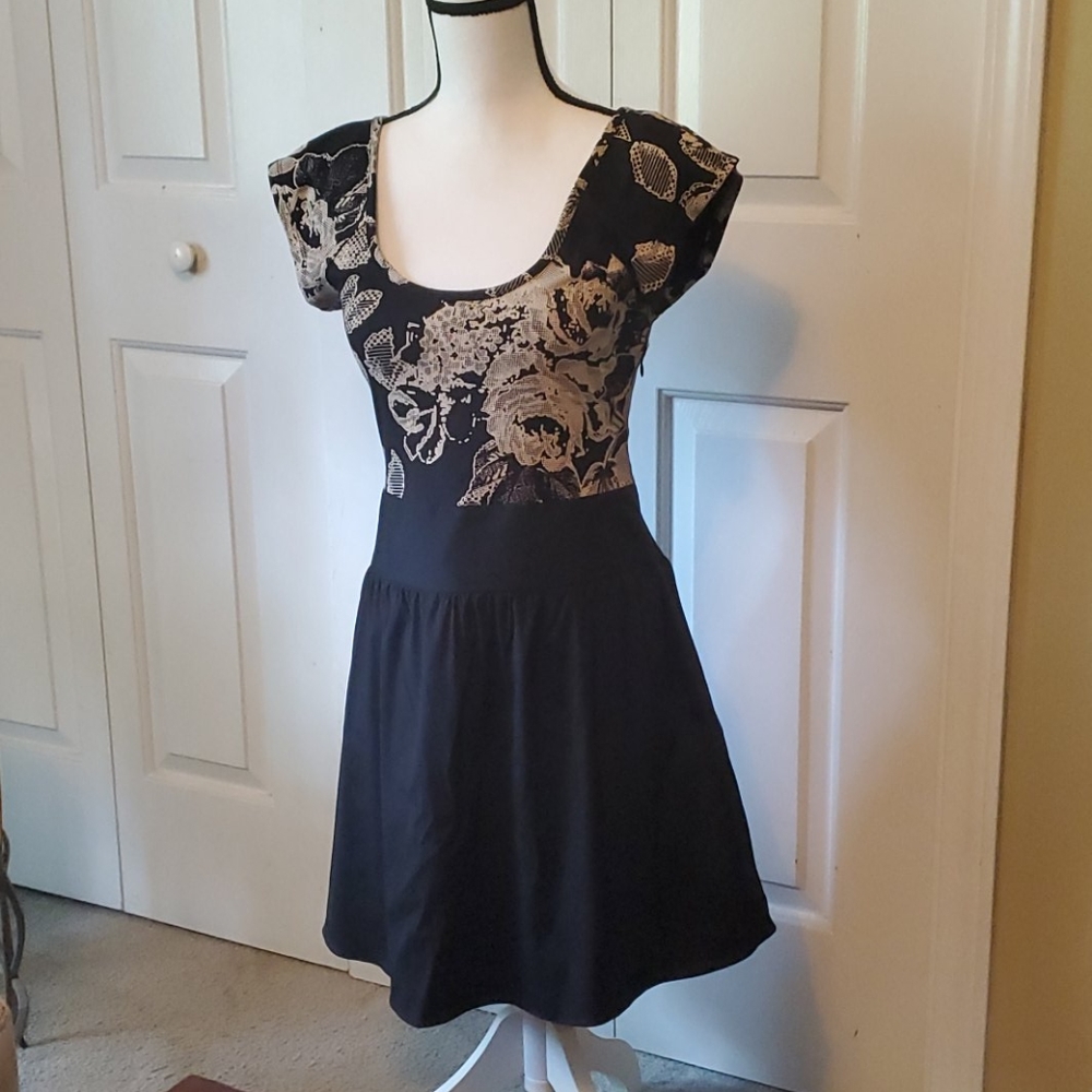 Express dress with pockets NWOT sz 6